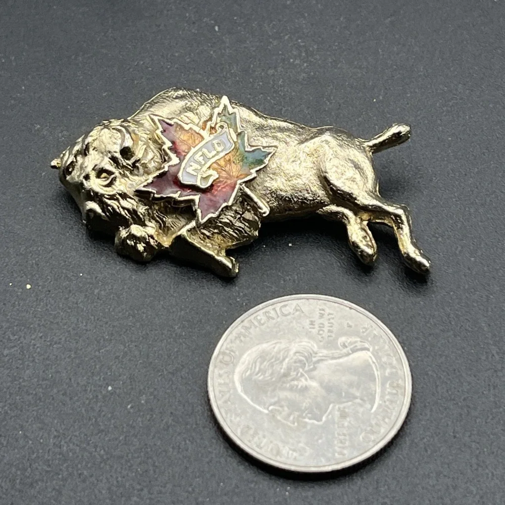 Newfoundland NFLD Canada Maple Leaf Bison‎ Buffalo Lapel Hat Pin